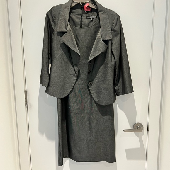 ❤️ Great spring blazer in classic grey with 3/4 length sleeve. - Picture 9 of 11
